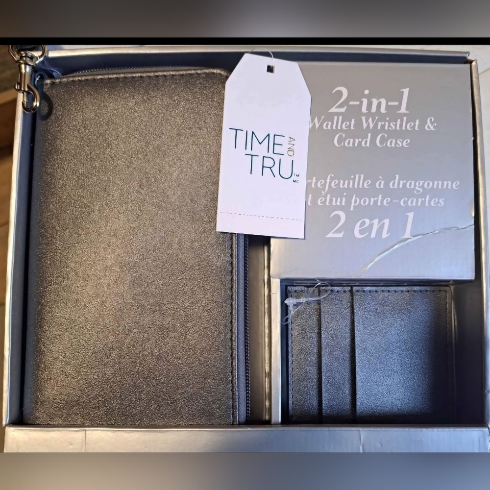 Brand New Time and Tru Silver 2-in-1 Wallet Wristlet & Card Case